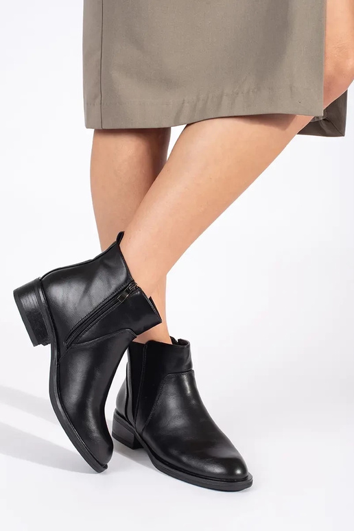 Bottes à talons bas pour femmes en noir Bottes à talons bas pour femmes en noir