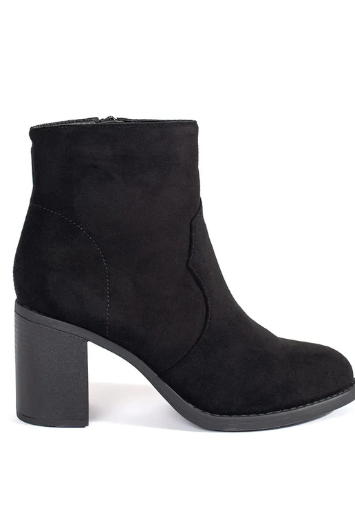 schZuarze Farbe aus INildleder ein...