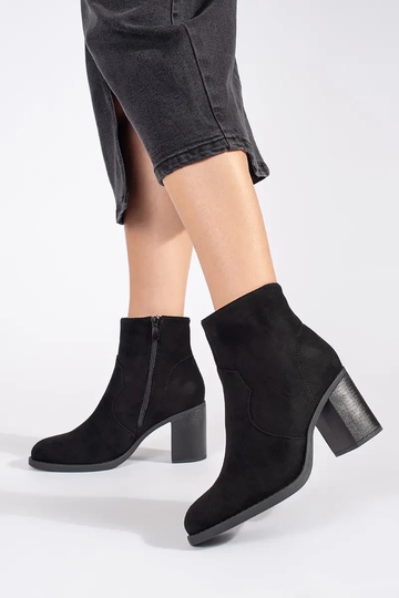 schZuarze Farbe aus... 2