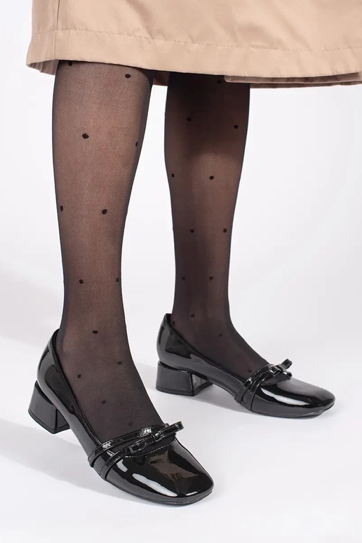 couleur noire laqué talons hauts sur...