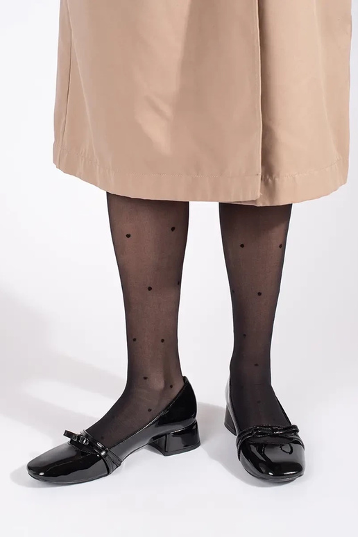 couleur noire laqué talons hauts sur...