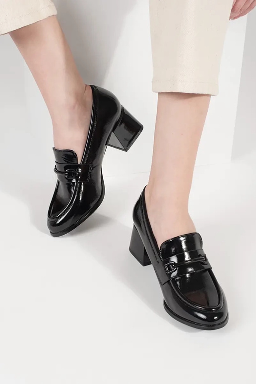 couleur noire demi-chaussures...