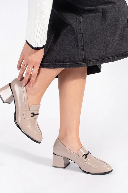 Beige Halbschuhe Mokassins für Damen...