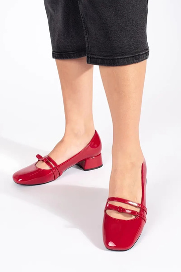couleur rouge laqué talons... 2