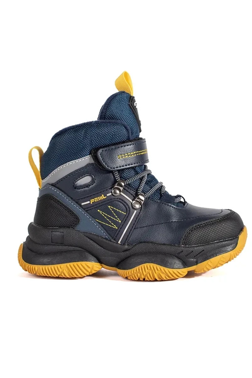 Hoog geïsoleerd trzeIniki jongensachtig Hoog geïsoleerd trzeIniki jongensachtig