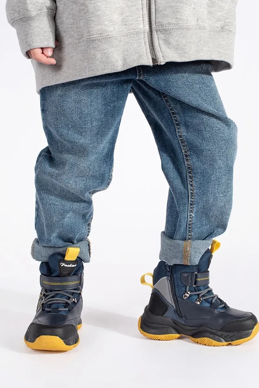 Groß isolieren trzeZuiki jungenhaft