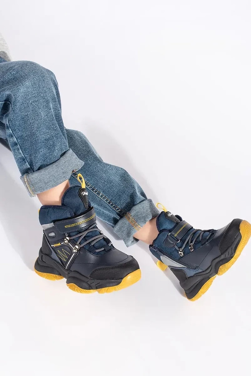 Hoog geïsoleerd trzeIniki jongensachtig Hoog geïsoleerd trzeIniki jongensachtig