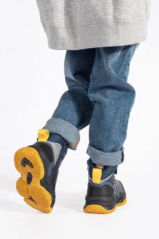 Hoog geïsoleerd trzeIniki jongensachtig Hoog geïsoleerd trzeIniki jongensachtig