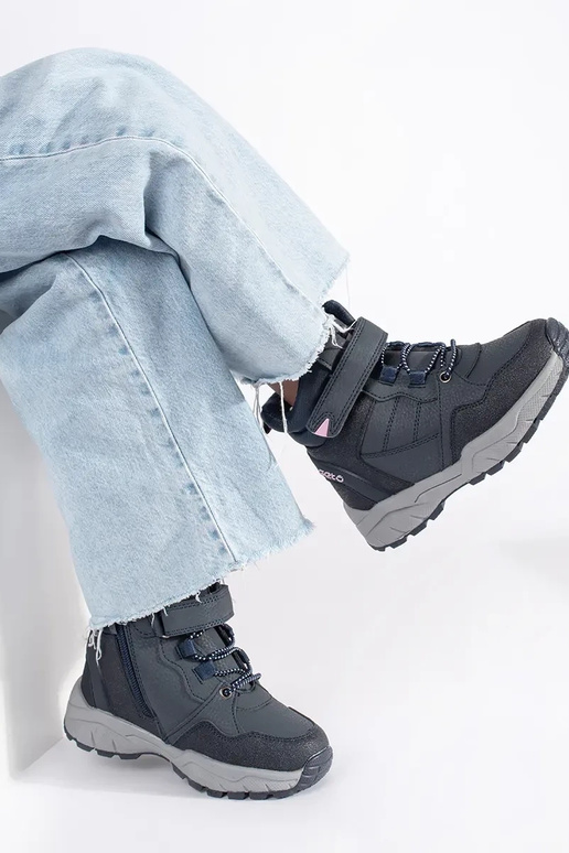 donkerblauIn geïsoleerd trzeIniki... donkerblauIn geïsoleerd trzeIniki...