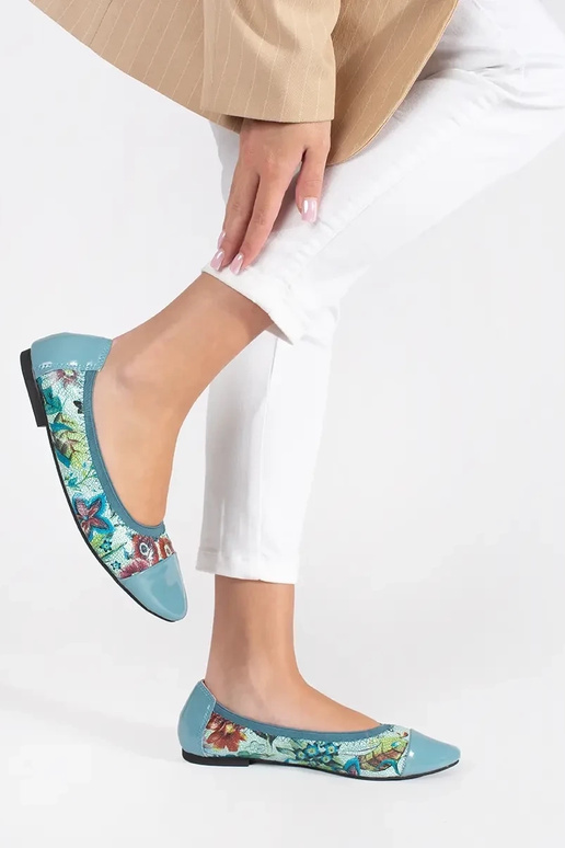 Ballerines avec bout en vernis décoré