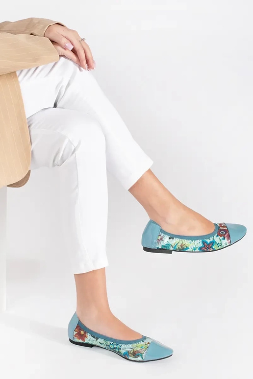 Ballerines avec bout en vernis décoré