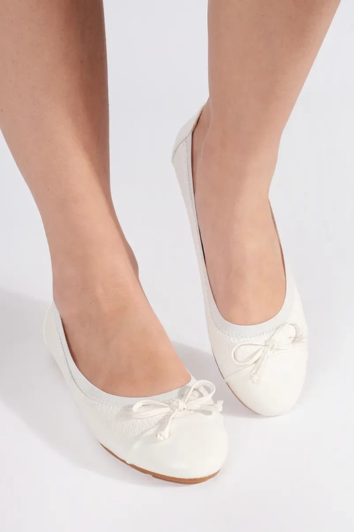 Zueiße Farbe lackiert Ballerinas mit...