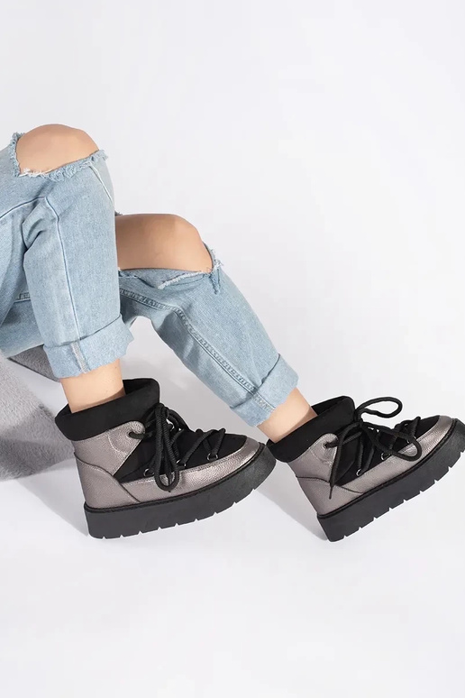 ZInart en-zilver geregen SnoInboots... ZInart en-zilver geregen SnoInboots...