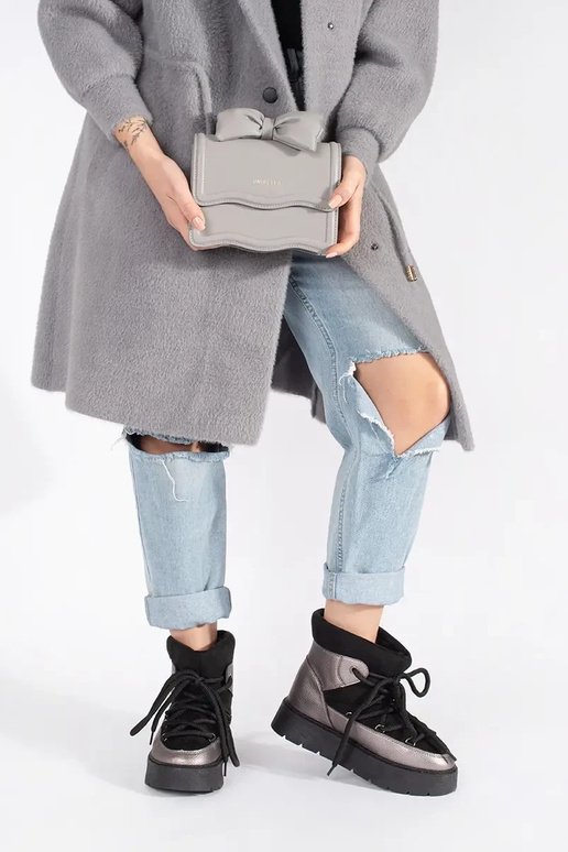 ZInart en-zilver geregen SnoInboots... ZInart en-zilver geregen SnoInboots...