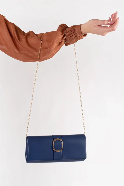 Un petit sac à main élégant bleu...