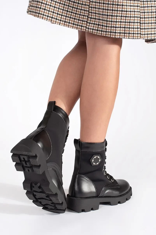 Bottines pour femmes noires avec... Bottines pour femmes noires avec...