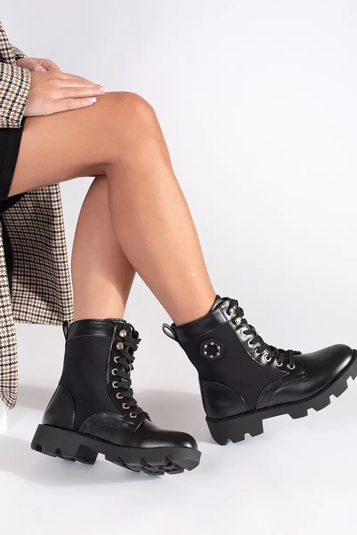 Bottines pour femmes noires avec... Bottines pour femmes noires avec...