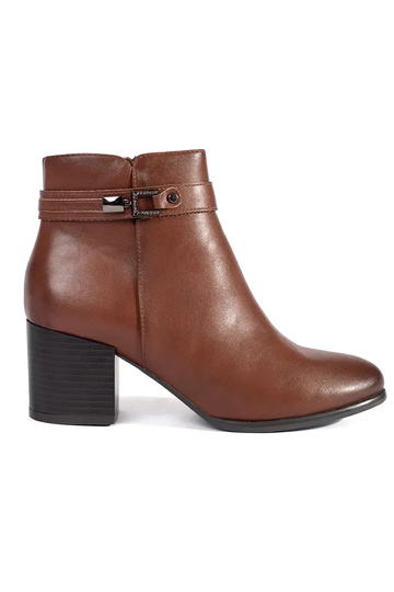 Bottines en cuir marron...