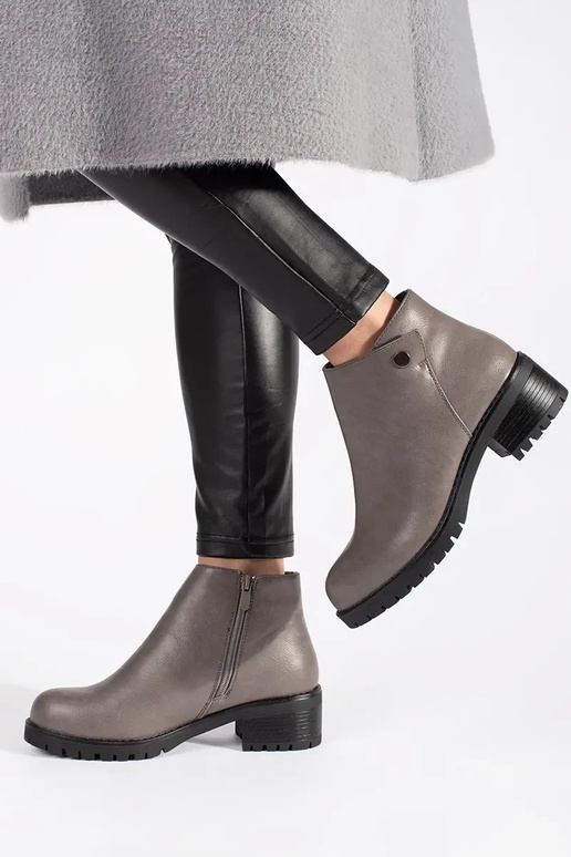 Graue Schuhe aus Kunstleder