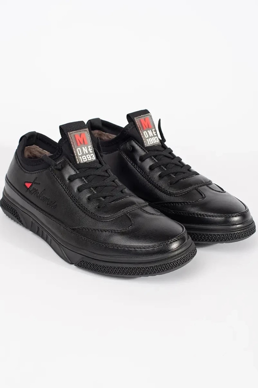 Schwarze warme Sportschuhe Schwarze warme Sportschuhe