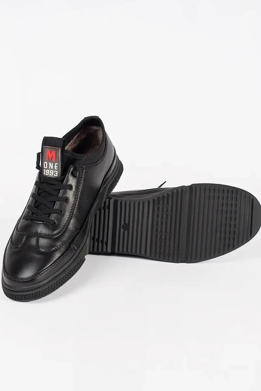 Schwarze warme Sportschuhe Schwarze warme Sportschuhe