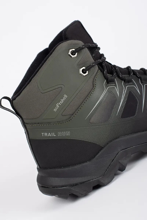 Zwarte en groene hoge wandelschoenen...