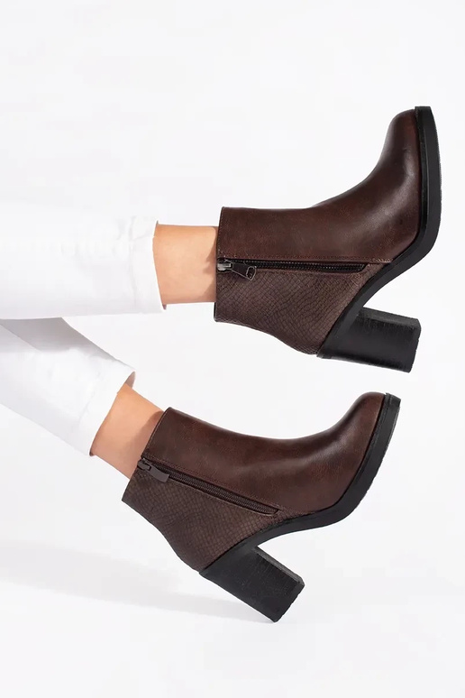 Braune Ankle Boots mit Schnalle