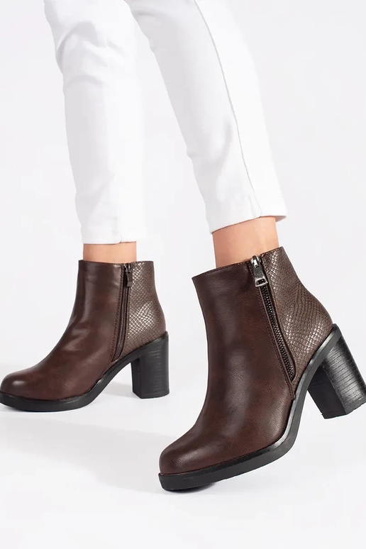 Braune Ankle Boots mit Schnalle