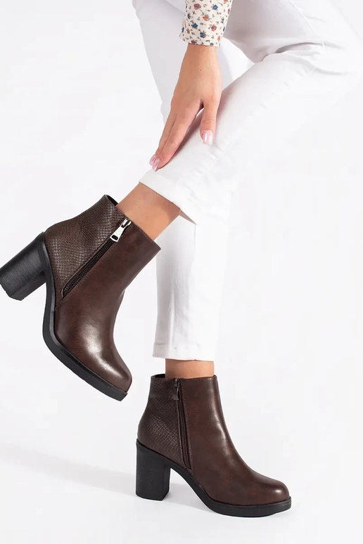 Braune Ankle Boots mit Schnalle