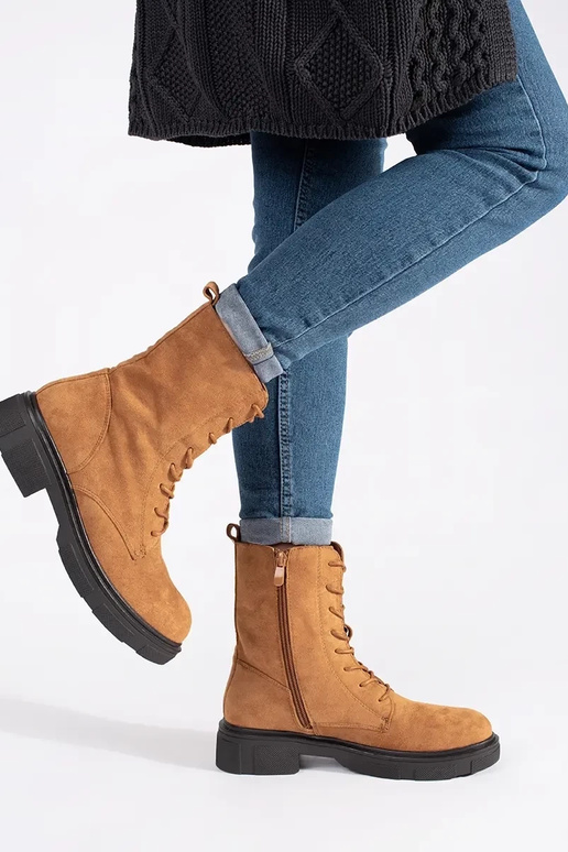 Bottes couleur marron bottines isolées Bottes couleur marron bottines isolées