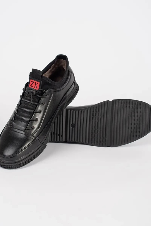 couleur noire chaussures de sport... couleur noire chaussures de sport...