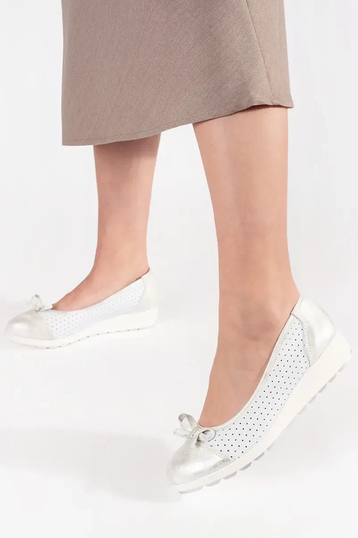 Gouden mocassins van suède met ketting