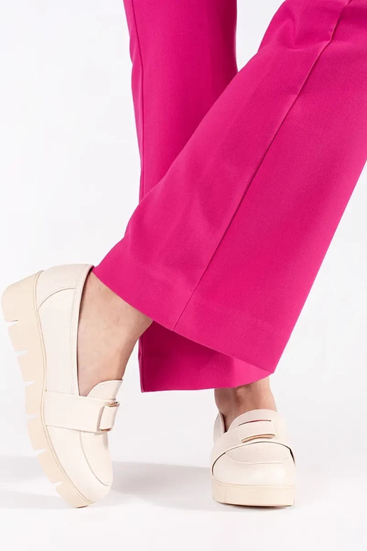 Blauwe mocassins van suède met ketting