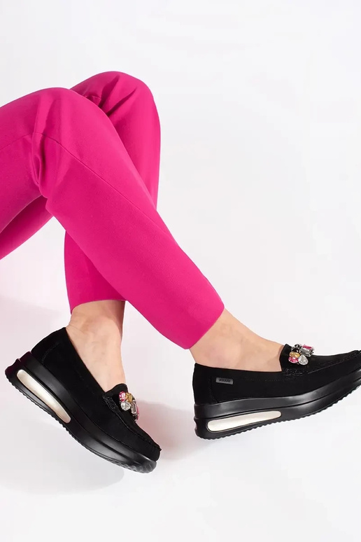 Zandkleurige instappers met... Zandkleurige instappers met...