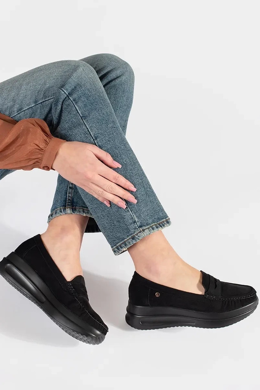 Witte met blauwe badslippers