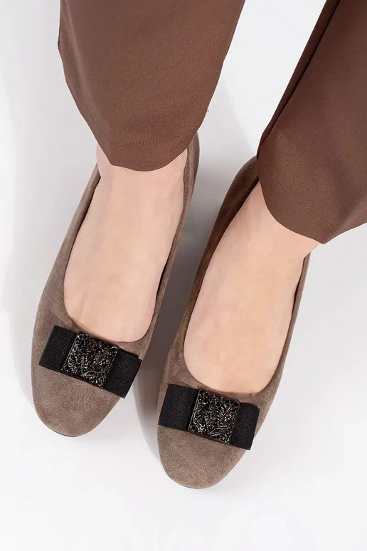 Beige Absatzschuhe mit Schleife