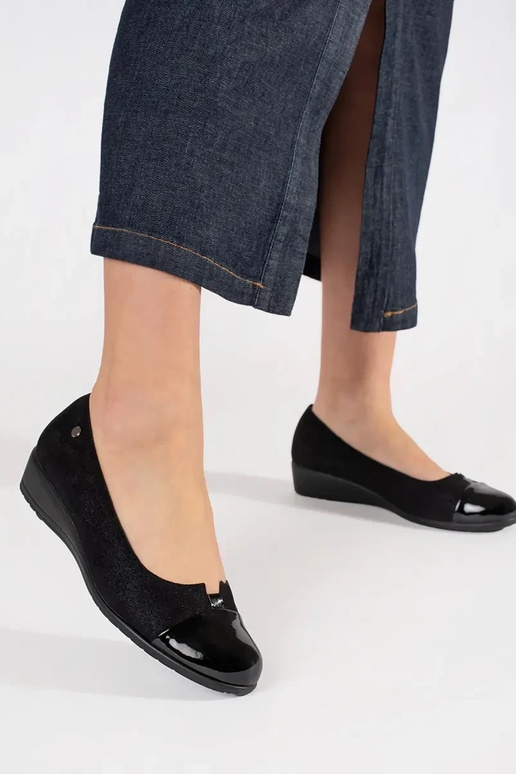 Schwarze Halbboots mit Lackspitzen