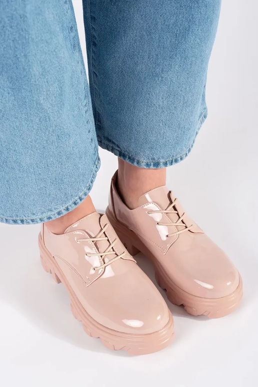 Halbboots mit Lackeffekt und Plattform