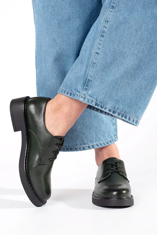 Grüne Halbboots auf niedrigem Absatz...