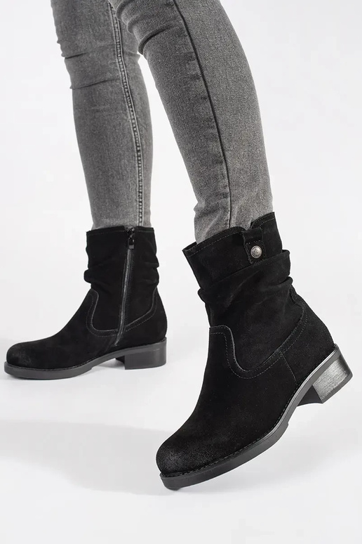 Schwarze Stiefeletten mit gerafftem... Schwarze Stiefeletten mit gerafftem...