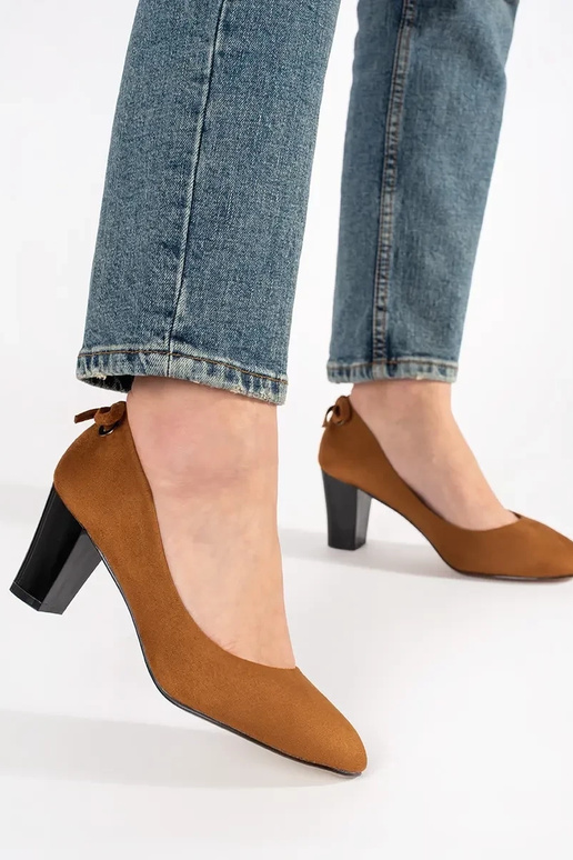 Rote Wildleder Pumps mit Blockabsatz