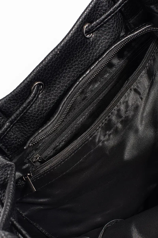 Sac noir en forme de pochette