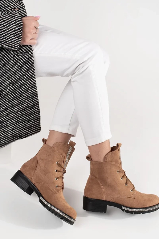 Sandfarbene Schnürschuhe Sandfarbene Schnürschuhe