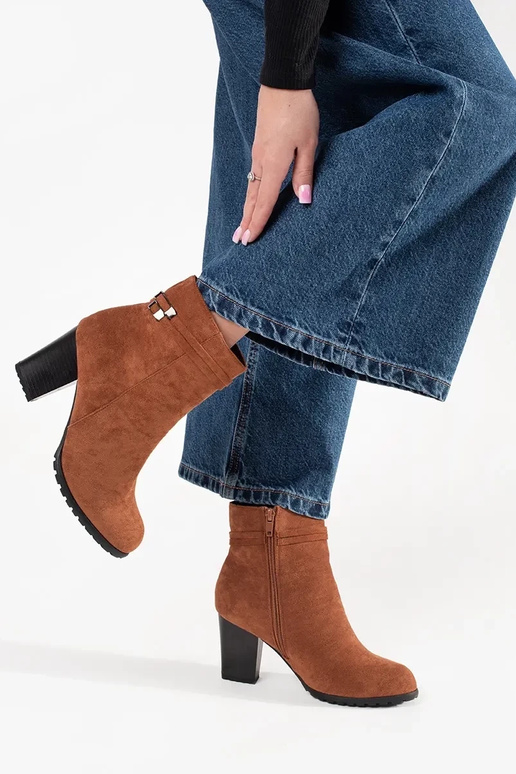 Braune Wildlederstiefeletten Braune Wildlederstiefeletten