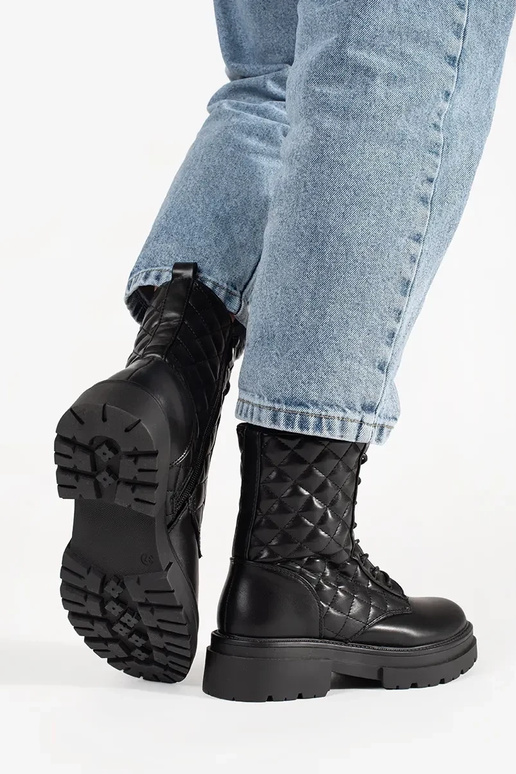 Schwarze gesteppten Stiefel mit Plateau Schwarze gesteppten Stiefel mit Plateau