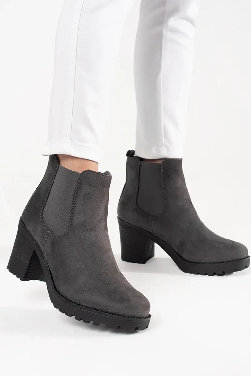 Grijze Suède Chelsea Schoenen met Hak Grijze Suède Chelsea Schoenen met Hak