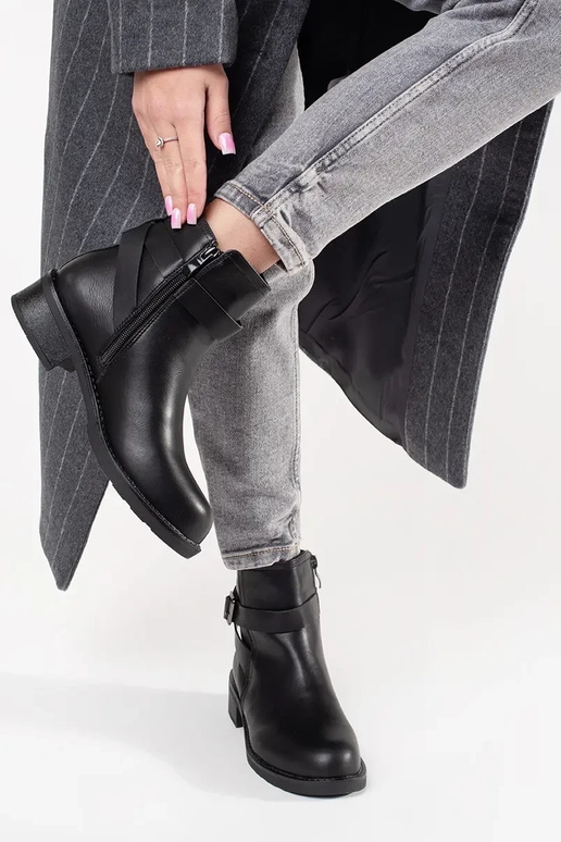 Schwarze Schuhe mit flachem Absatz... Schwarze Schuhe mit flachem Absatz...