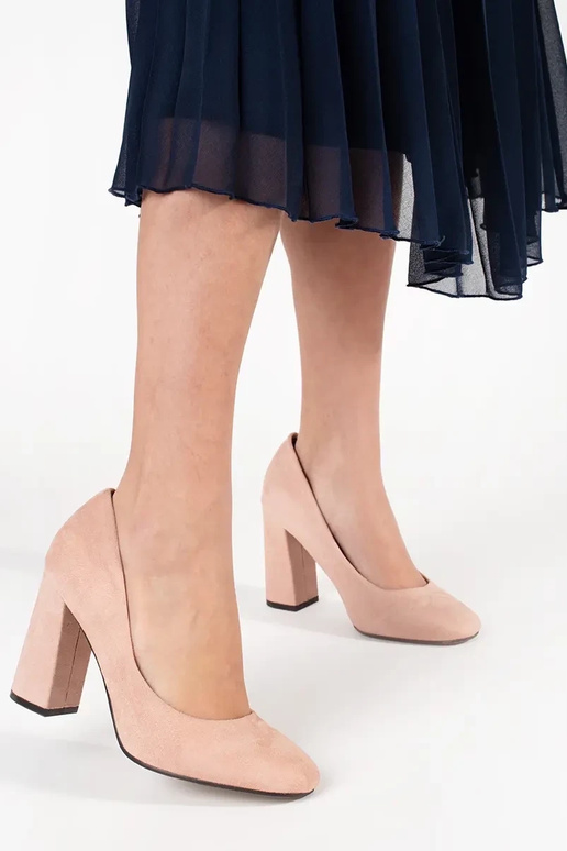 zandkleurige suède hoge hakken