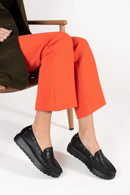 Mocassins stylés couleur noire pour... Mocassins stylés couleur noire pour...