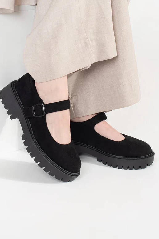 Zwarte halfhoge schoenen met plateau... Zwarte halfhoge schoenen met plateau...